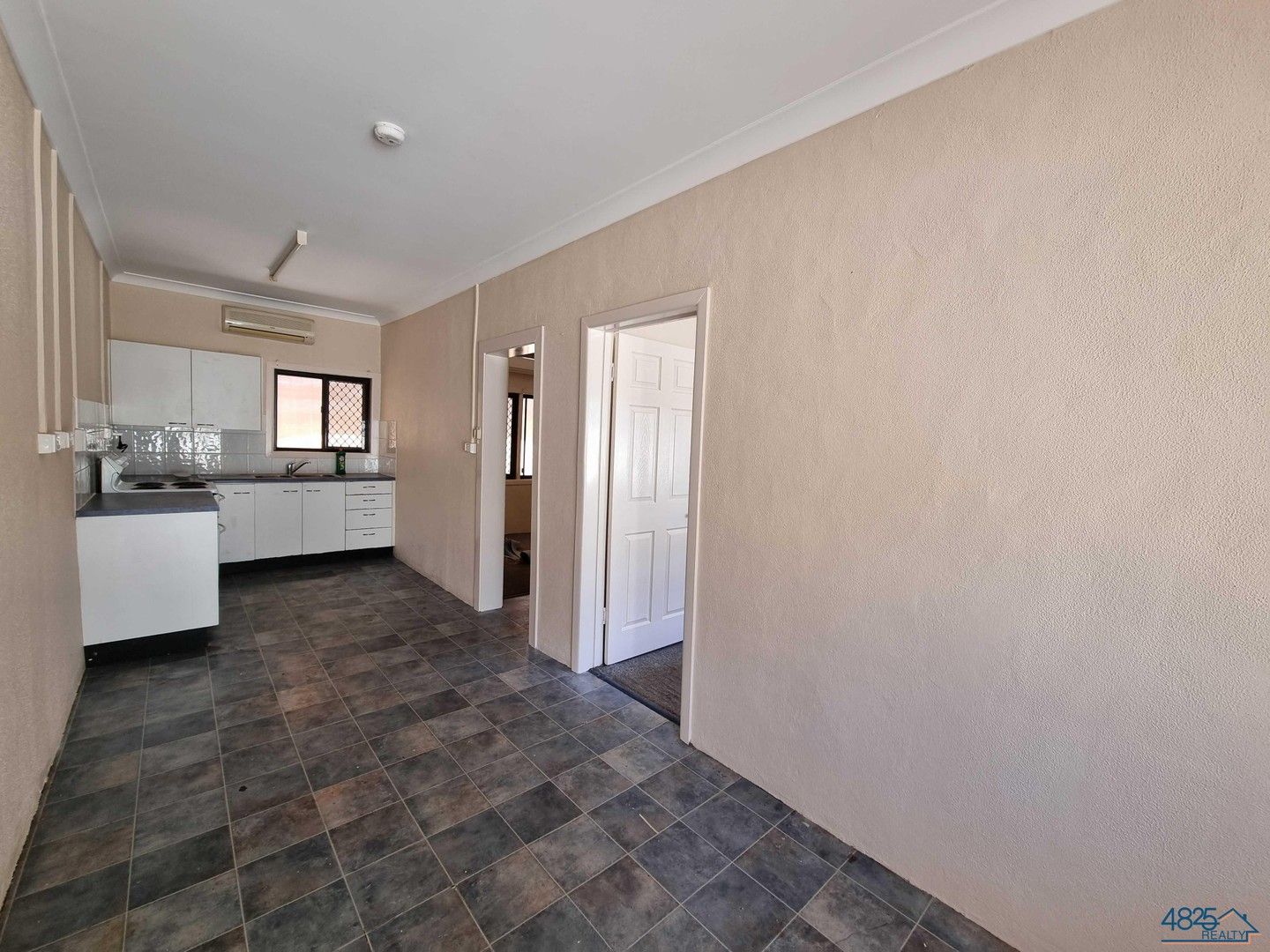 3 bedrooms Apartment / Unit / Flat in 2/6a Riverview Terrace MOUNT ISA QLD, 4825