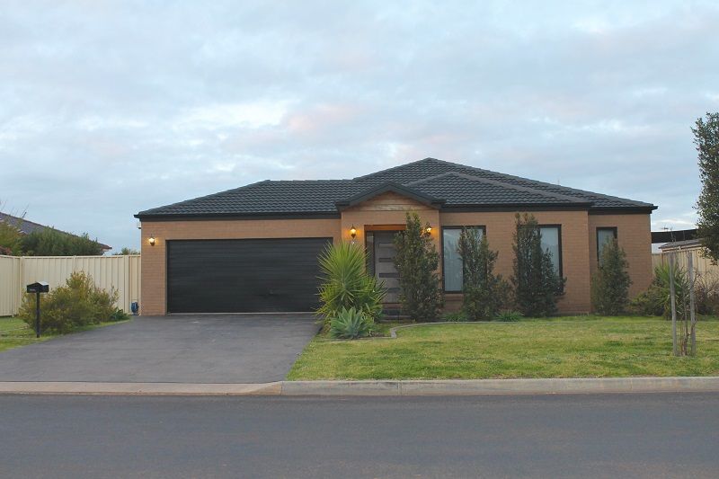 15 Calabria, Griffith NSW 2680, Image 0