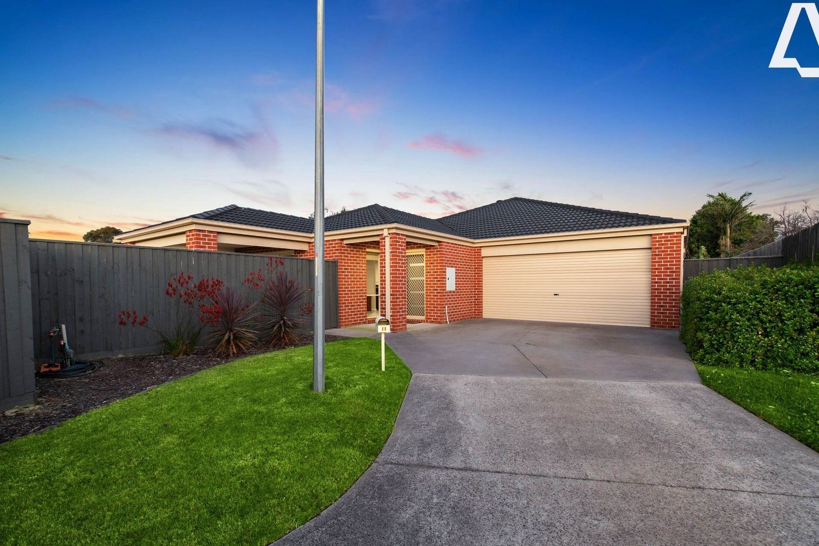 4 bedrooms House in 11 Stockhaven Circuit LANGWARRIN VIC, 3910