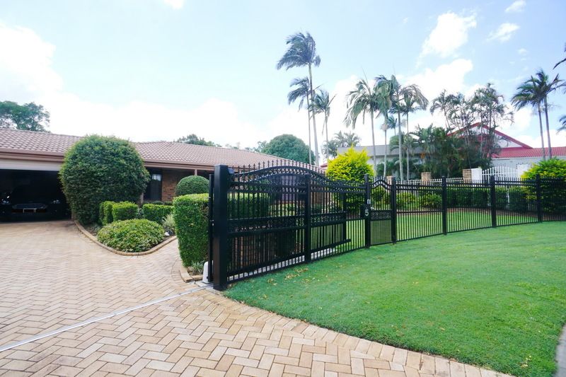 4 bedrooms House in 5 Stanton Court EIGHT MILE PLAINS QLD, 4113