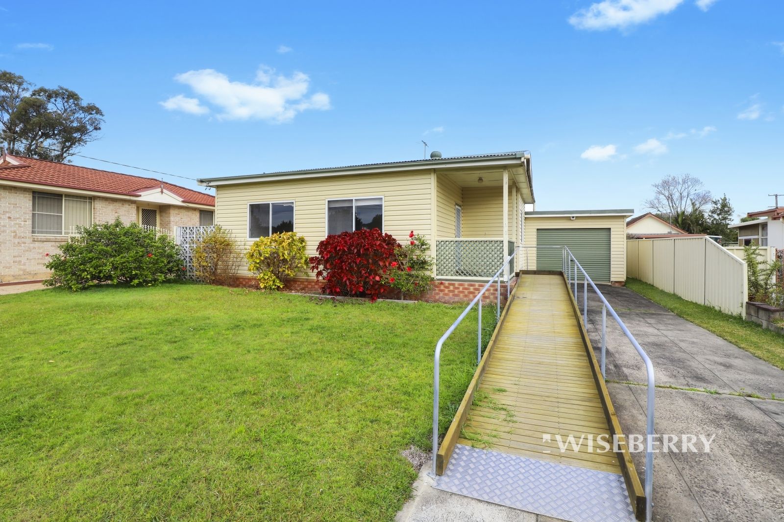 32 Goobarabah Ave, Gorokan NSW 2263, Image 0