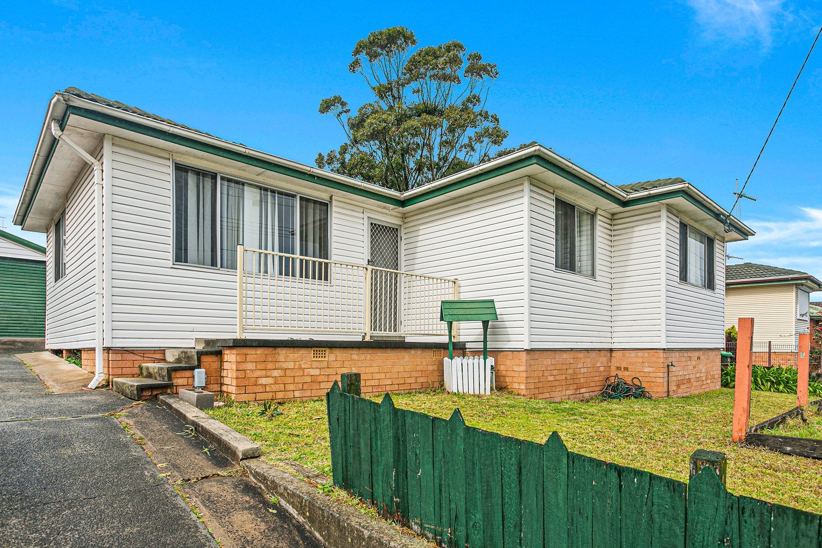 135 Lake Entrance Road, Barrack Heights NSW 2528, Image 0