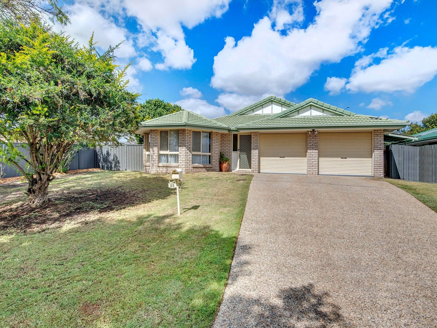 4 bedrooms House in 22 Fromelles Court REGENTS PARK QLD, 4118
