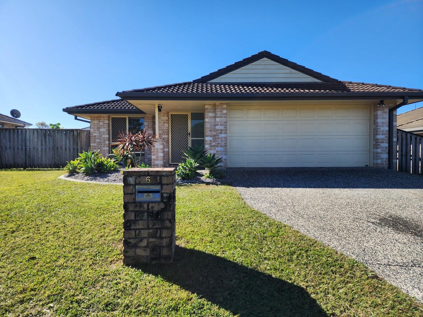 4 bedrooms House in 6 Bluejay Circuit MORAYFIELD QLD, 4506