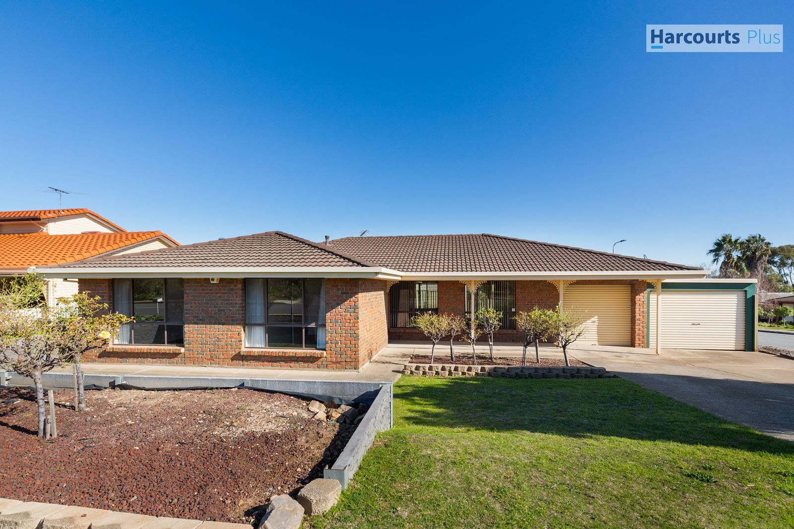 32 Rogana Crescent, Hallett Cove SA 5158, Image 0