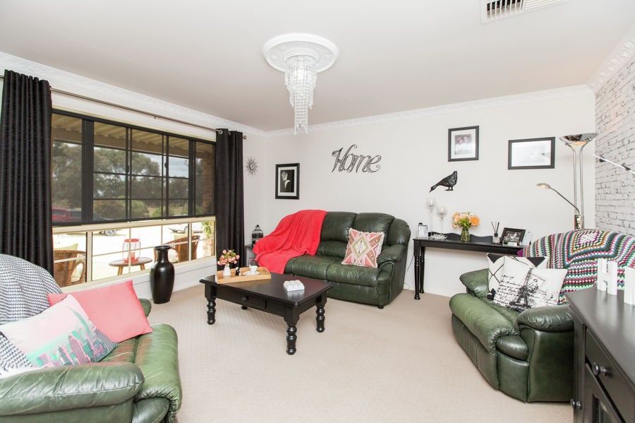 4 Delvin Place, Kooringal NSW 2650, Image 1