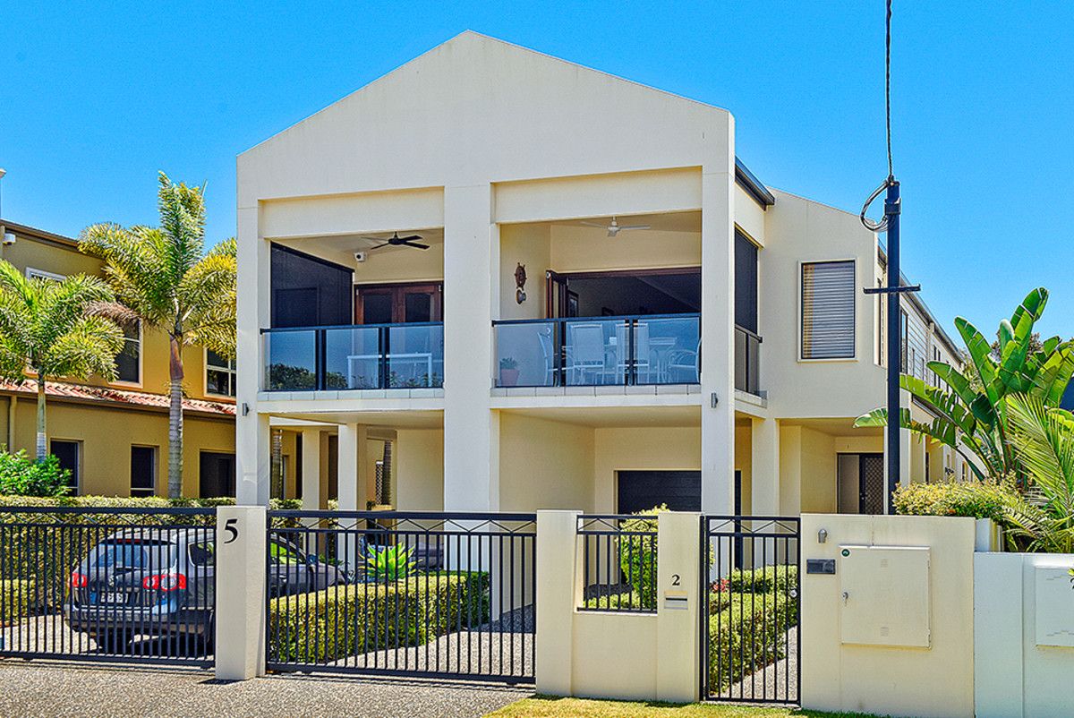 2/5 Rouen Avenue, Paradise Point QLD 4216, Image 0