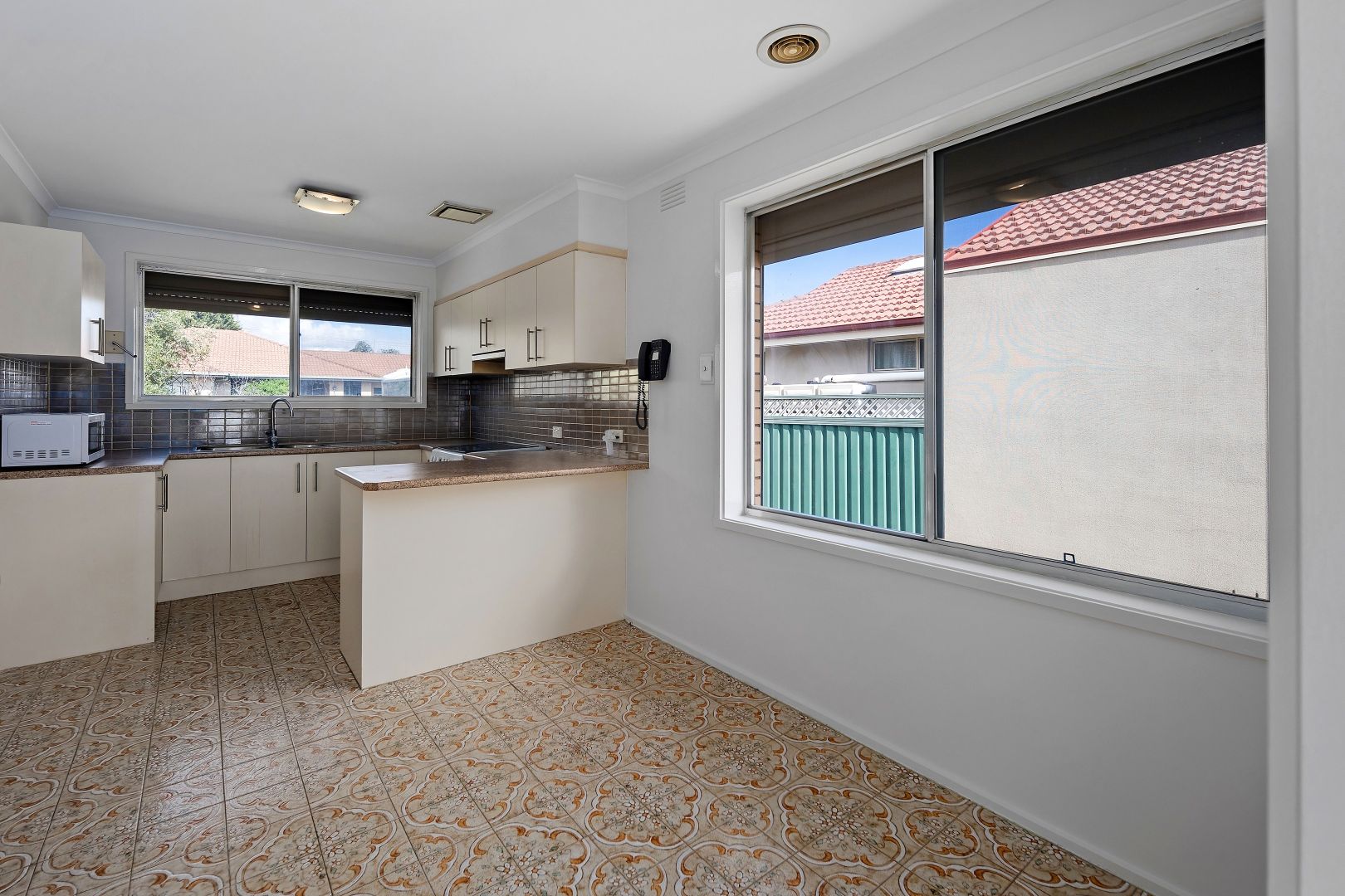 14 Canberra Grove, Lalor VIC 3075, Image 2