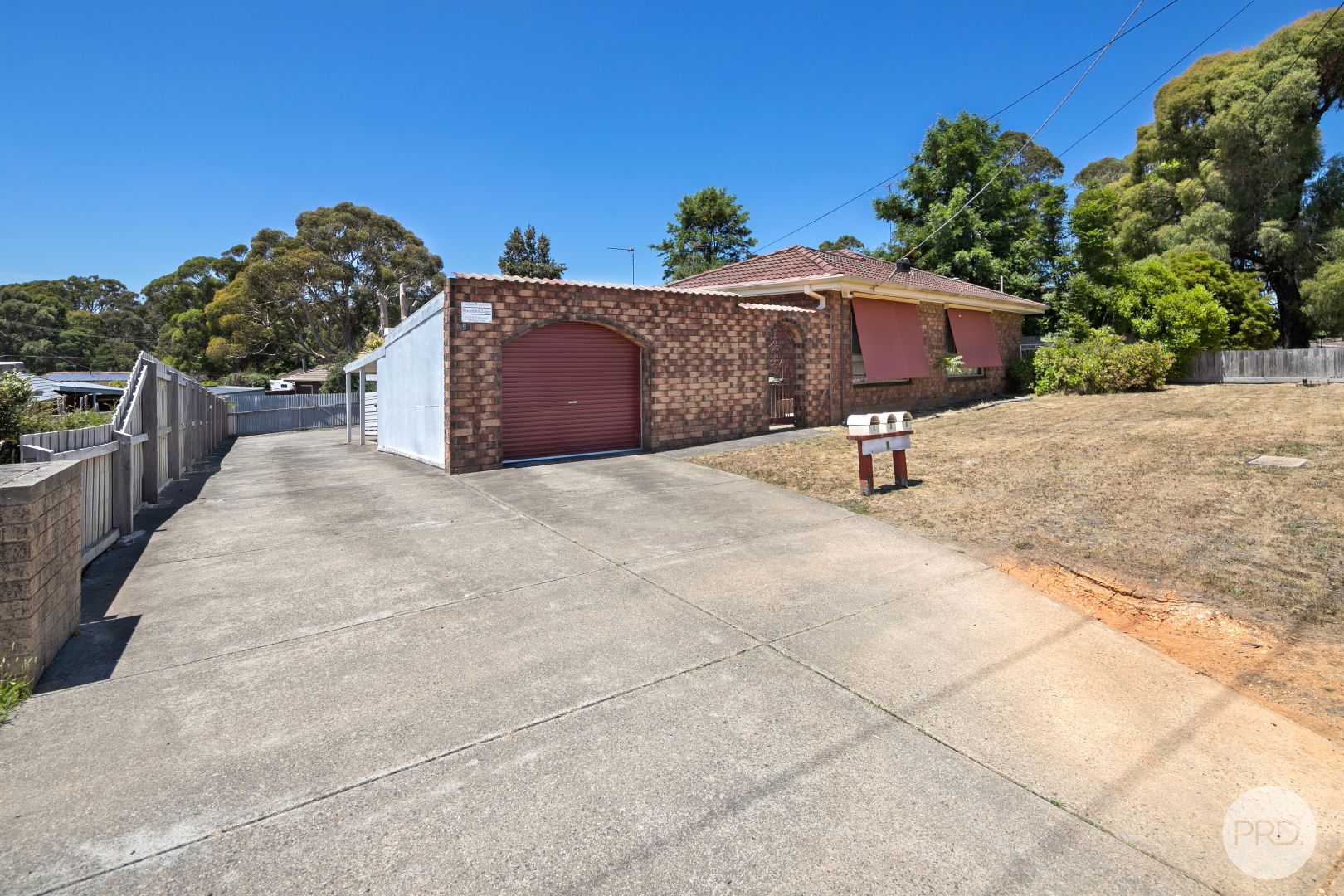 2/9 Hermitage Avenue, Mount Clear VIC 3350, Image 1