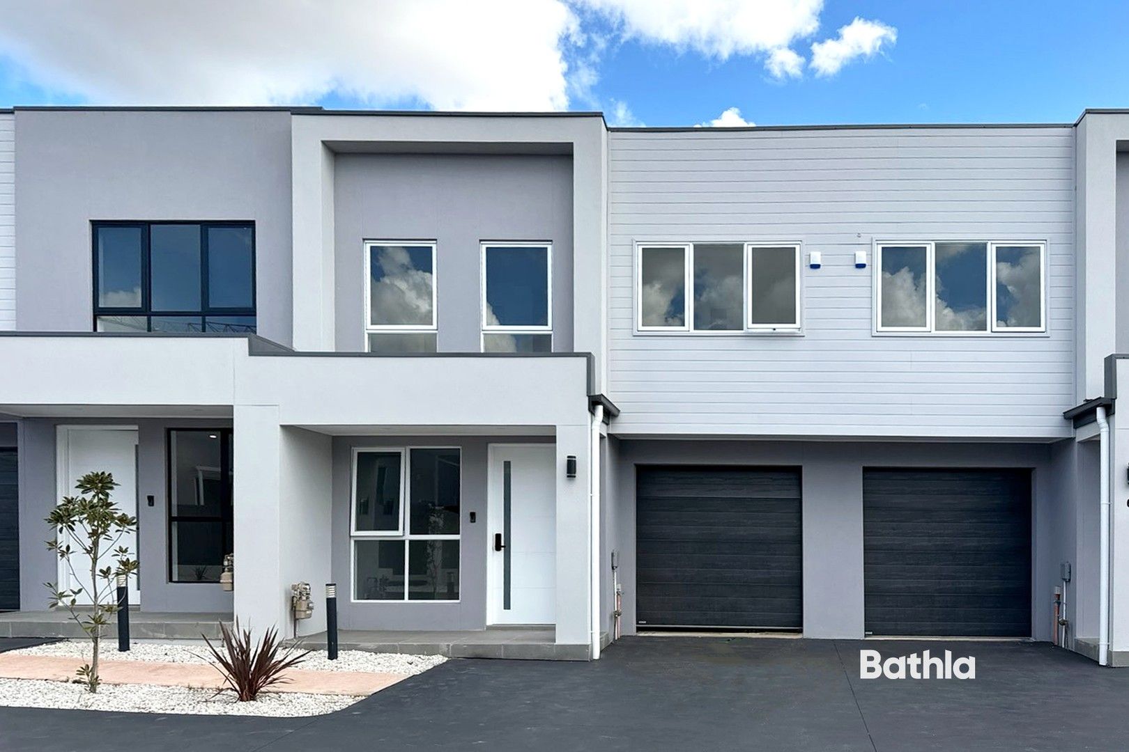 3 bedrooms Townhouse in 25 Bielsdown Glade MARSDEN PARK NSW, 2765