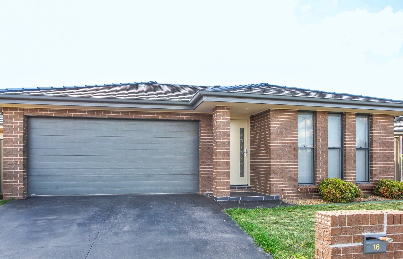 3 bedrooms House in 16 Onyx Place ORANGE NSW, 2800