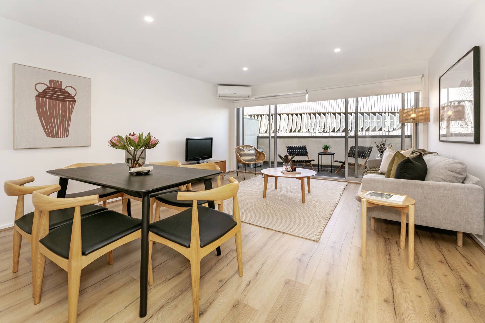 1 bedrooms Apartment / Unit / Flat in 9/10-12 Woorayl Street CARNEGIE VIC, 3163