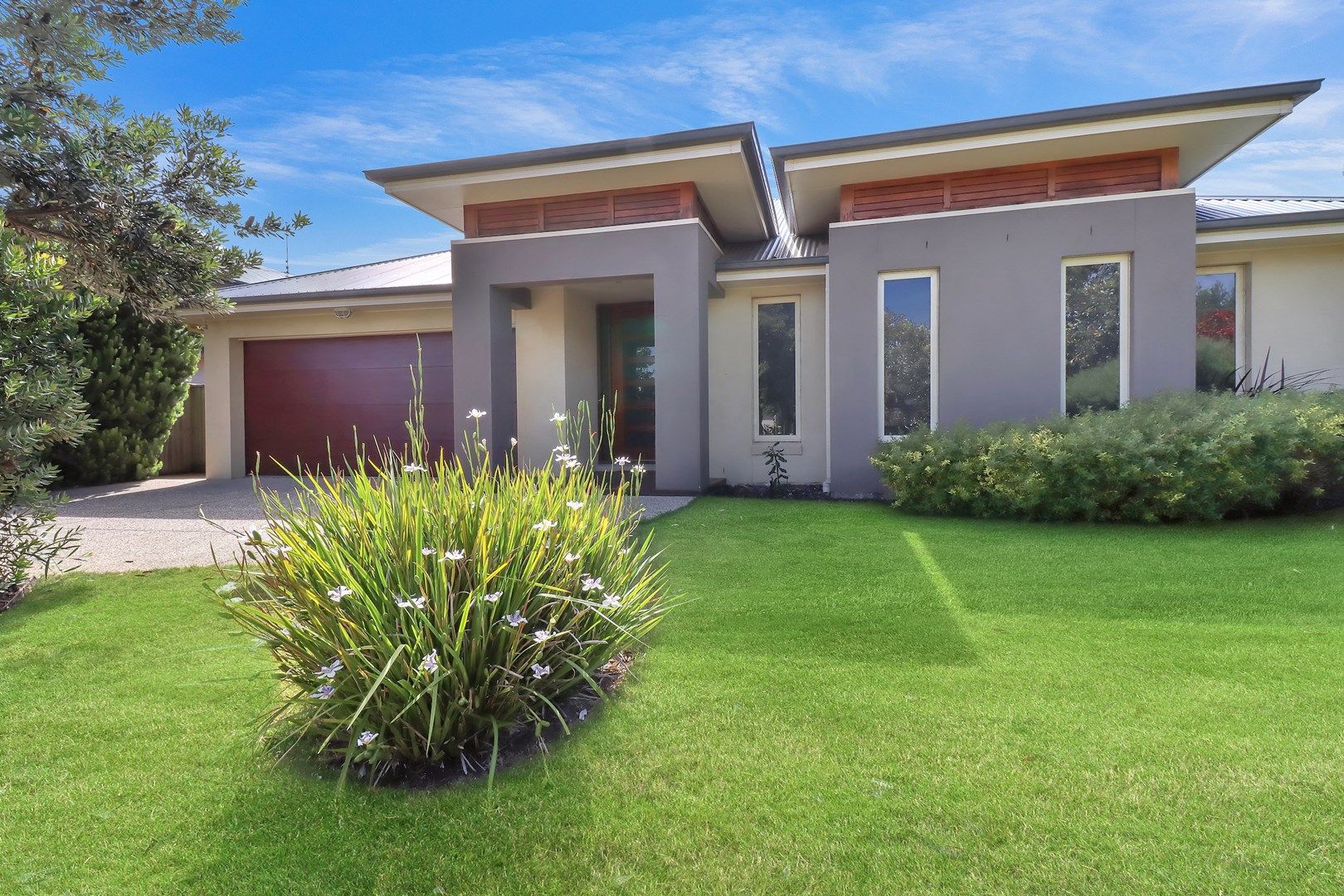 4 bedrooms House in 8 Mooroopna Court BARWON HEADS VIC, 3227