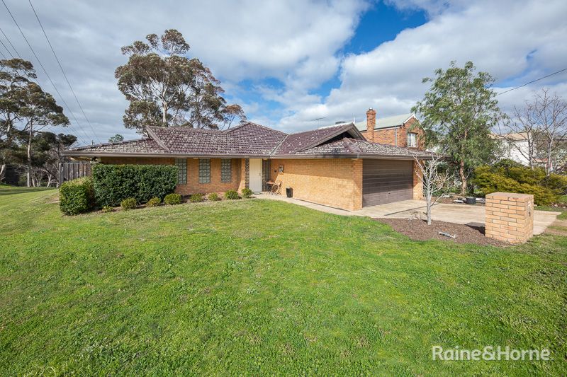 23 Powlett Street, Sunbury VIC 3429, Image 2