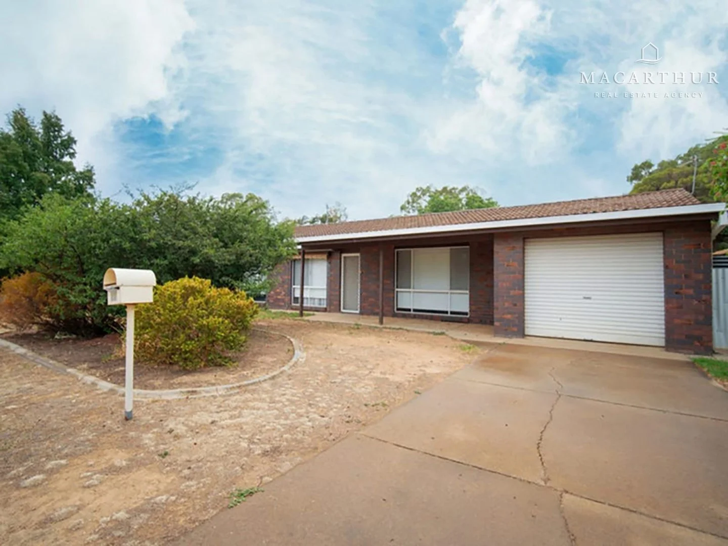 27 Goborra Street, Glenfield Park NSW 2650