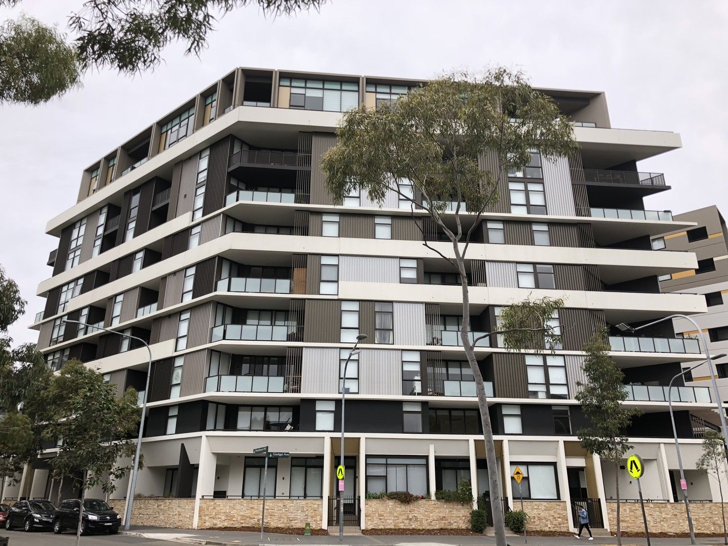 1 bedrooms Apartment / Unit / Flat in 817/1 Hutchinson Walk ZETLAND NSW, 2017