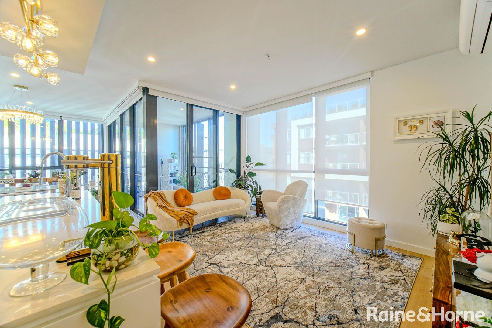 2 bedrooms Apartment / Unit / Flat in 907/12 Stanley Street KOGARAH NSW, 2217