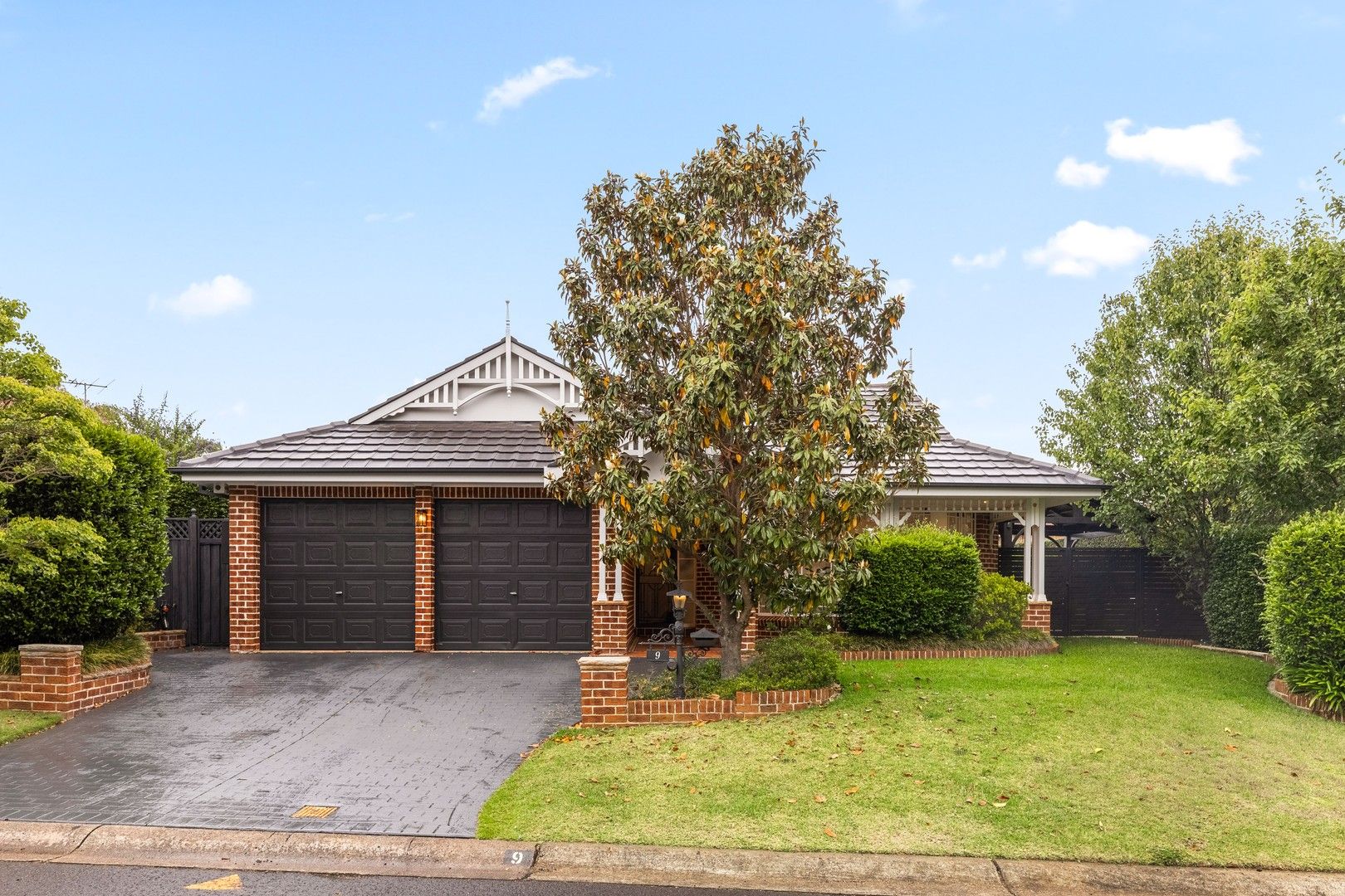 4 bedrooms House in 9 Saunders Place MENAI NSW, 2234