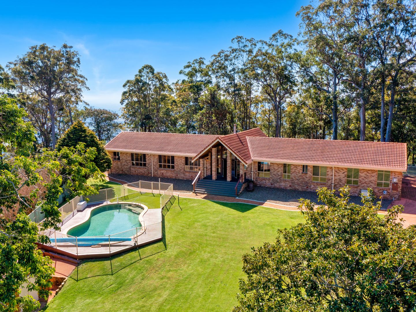 143 Sierra Drive, Tamborine Mountain Property History & Address