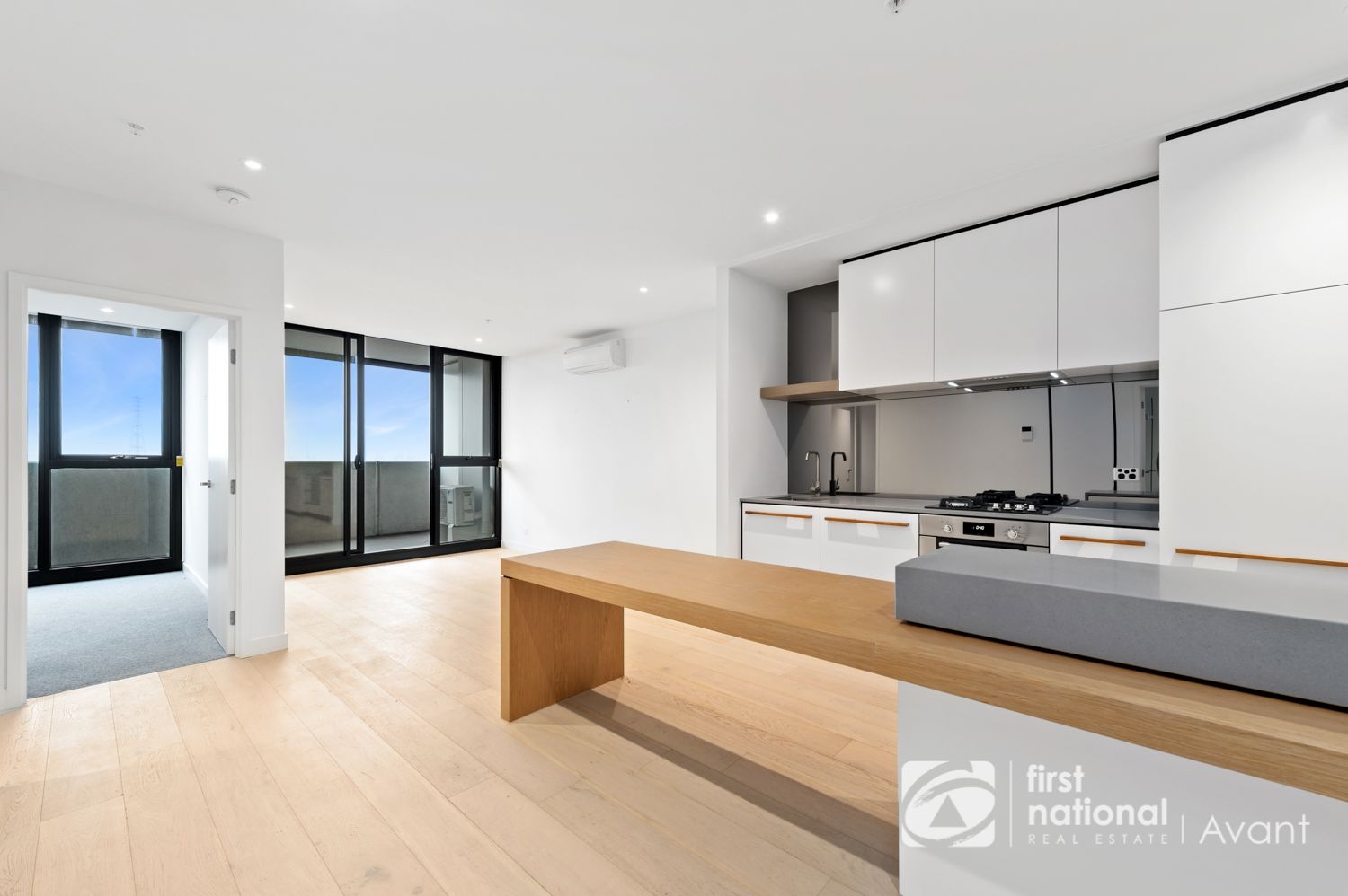 2 bedrooms Apartment / Unit / Flat in 605/9 Dryburgh Street WEST MELBOURNE VIC, 3003