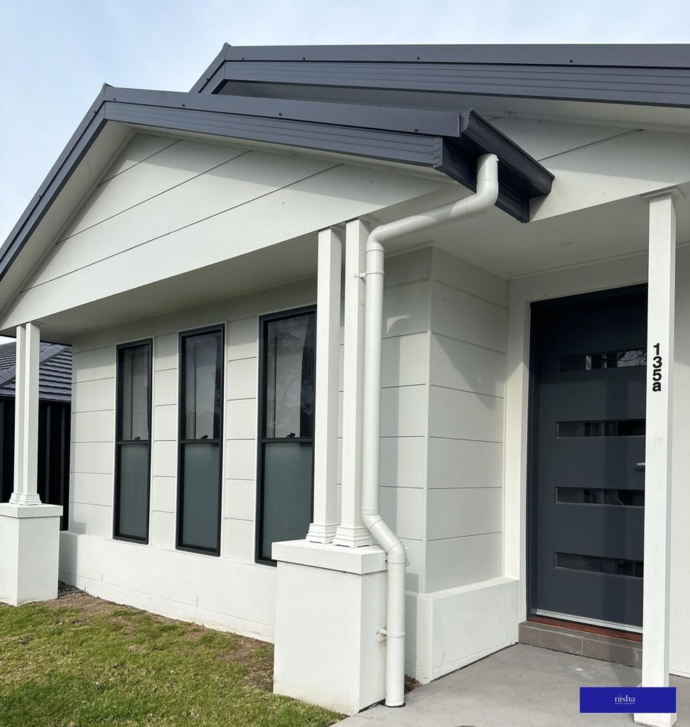 3 bedrooms Villa in 135a Northlakes Drive CAMERON PARK NSW, 2285