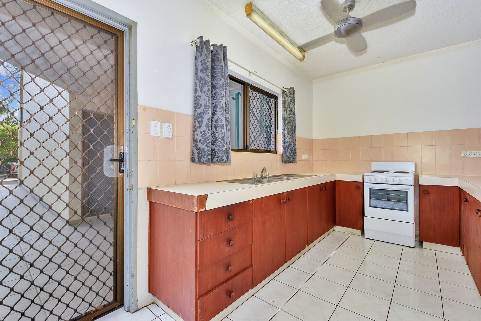 2/124 Mitchell Street, Larrakeyah NT 0820, Image 2