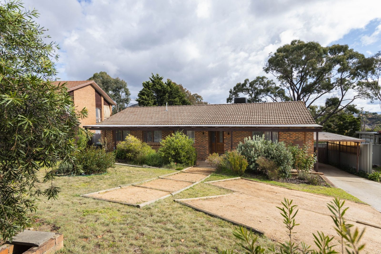 4 bedrooms House in 10 Caroline Place KARABAR NSW, 2620