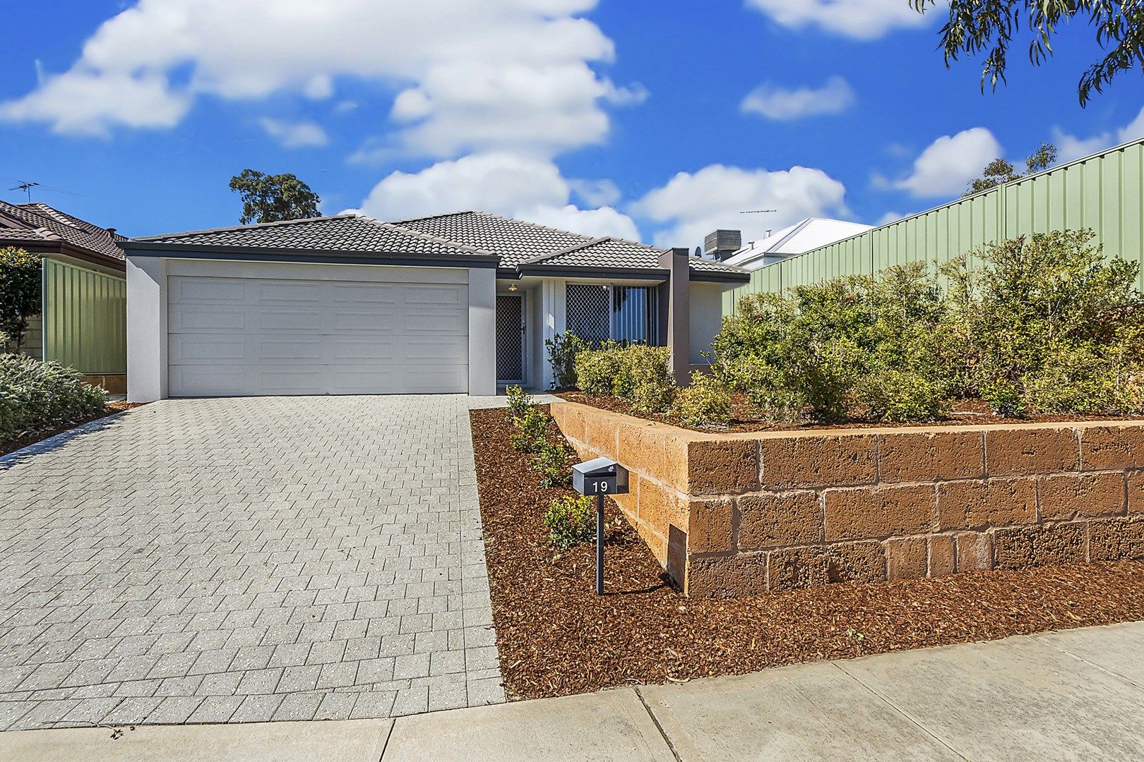 4 bedrooms House in 19 Explorers Crescent BALDIVIS WA, 6171