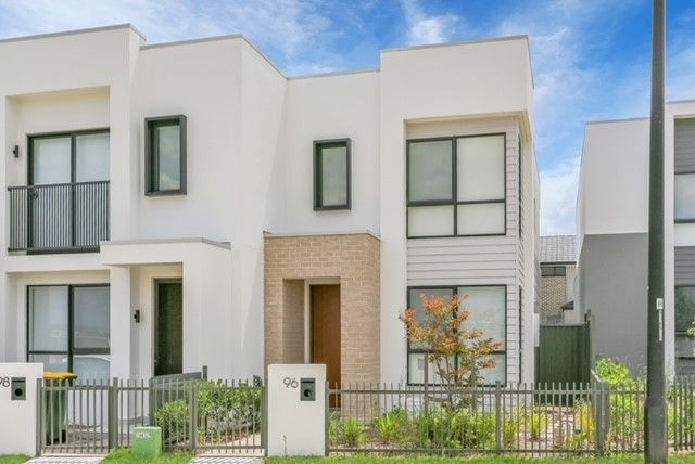 2 bedrooms Townhouse in 96 Parkway Drive MARSDEN PARK NSW, 2765