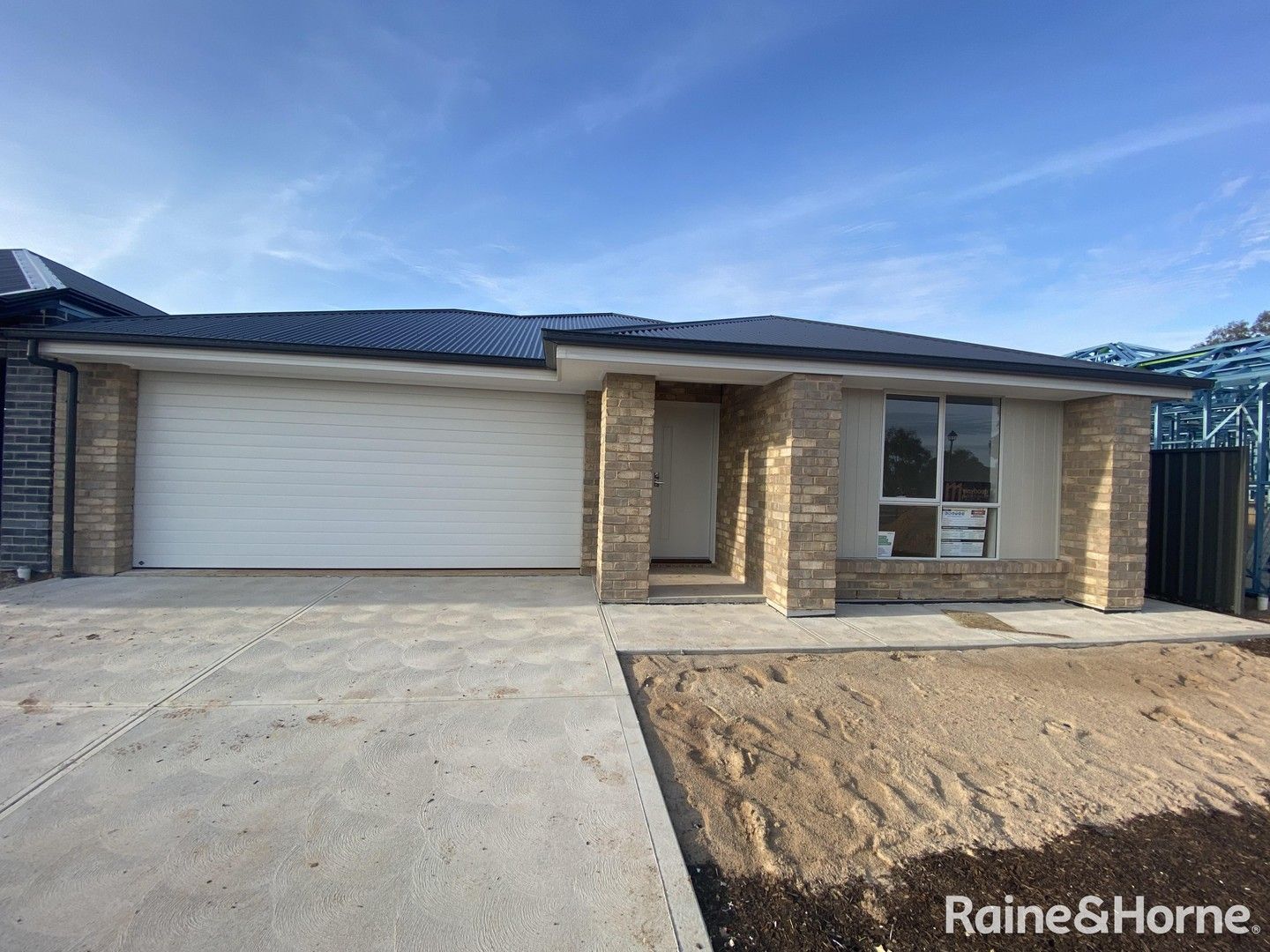 4 bedrooms House in 17 Heysen Circuit ANDREWS FARM SA, 5114