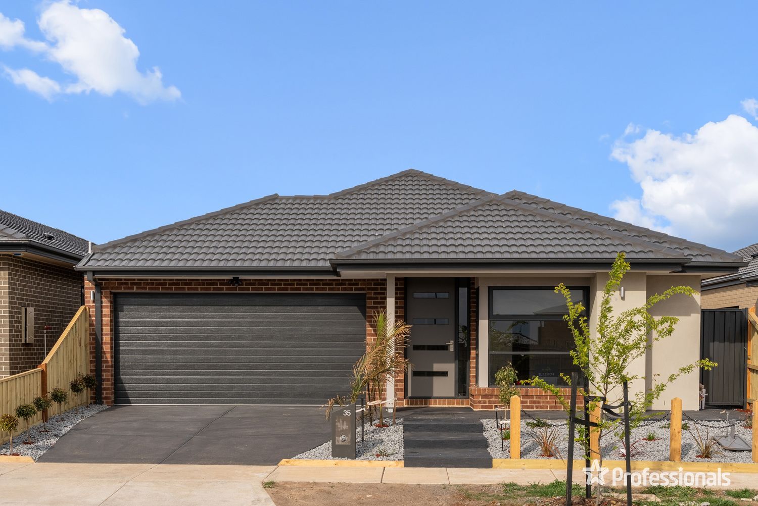 4 bedrooms House in 35 Gec Boulevard FRASER RISE VIC, 3336