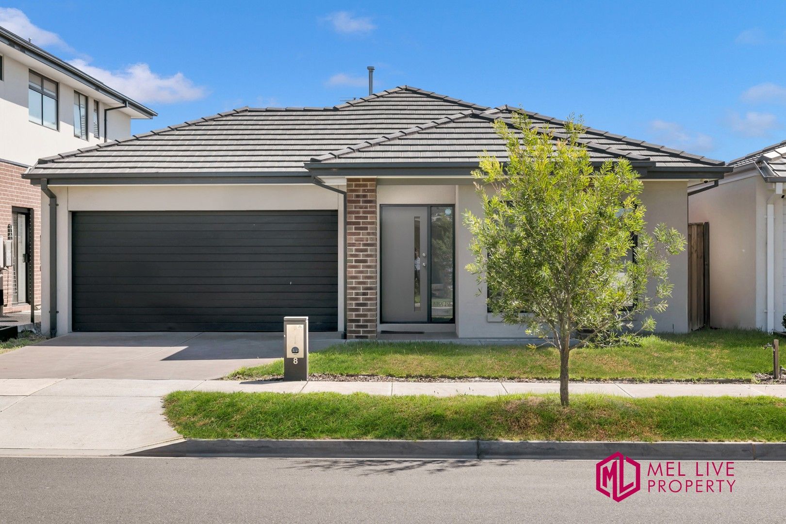 3 bedrooms House in 8 Walker Way BERWICK VIC, 3806