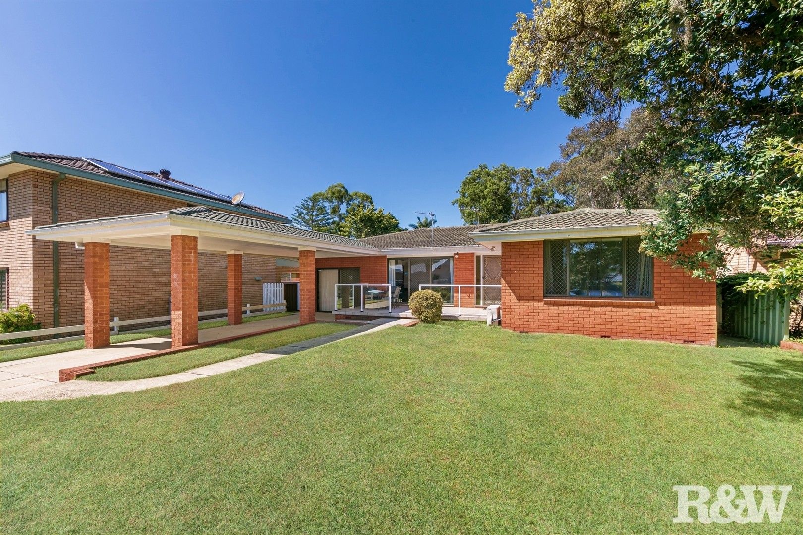 11 Brentwood Avenue, Point Clare NSW 2250, Image 0