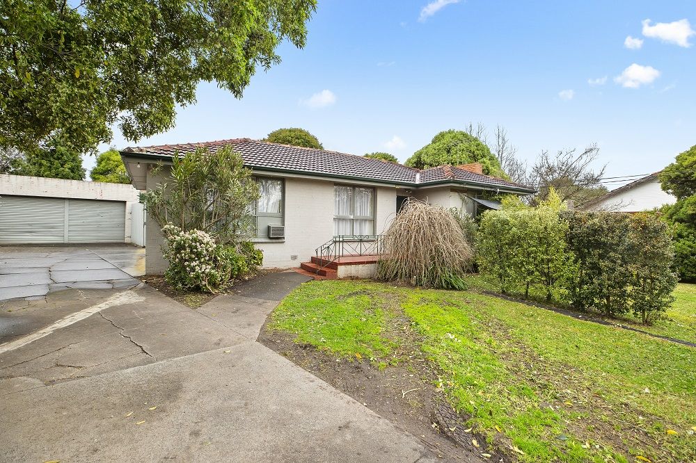 3 bedrooms House in 17 Sasses Avenue BAYSWATER VIC, 3153