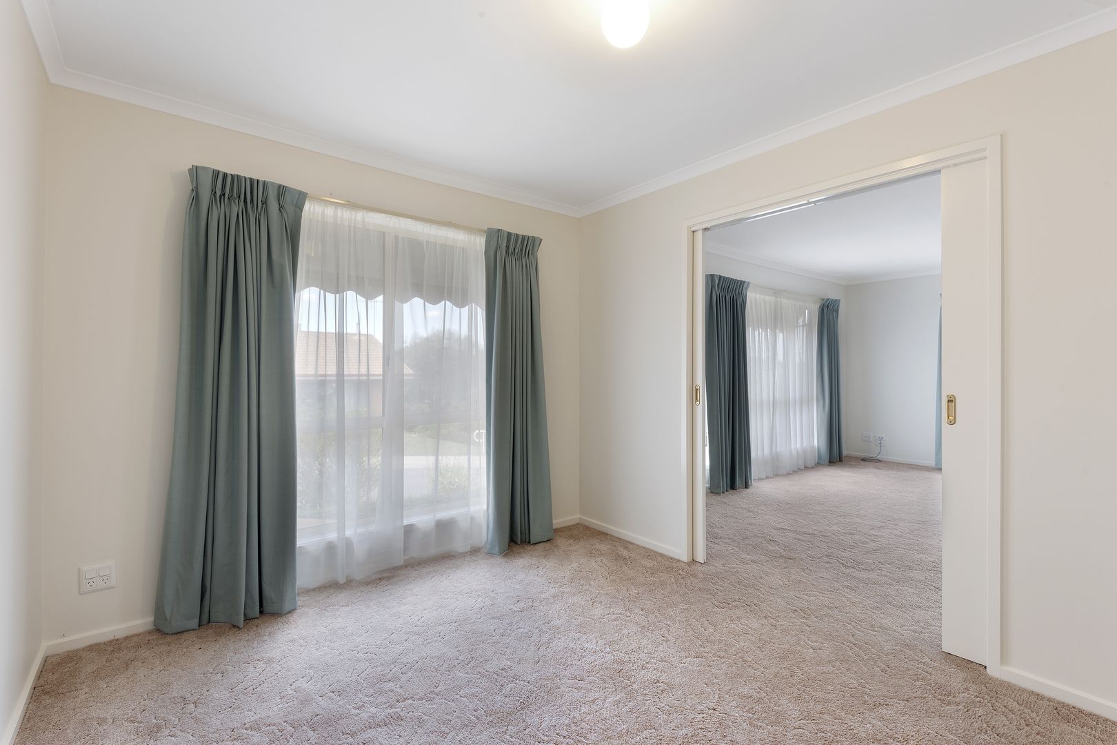 140 The Outlook, Spring Gully VIC 3550, Image 2