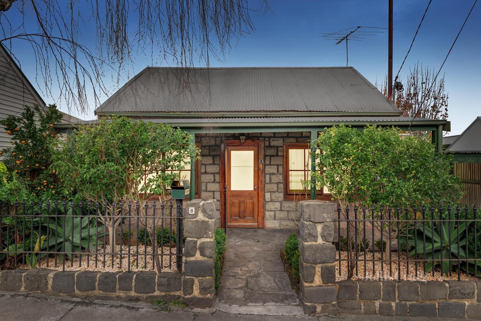 3 bedrooms House in 8 Frampton Street ST KILDA VIC, 3182