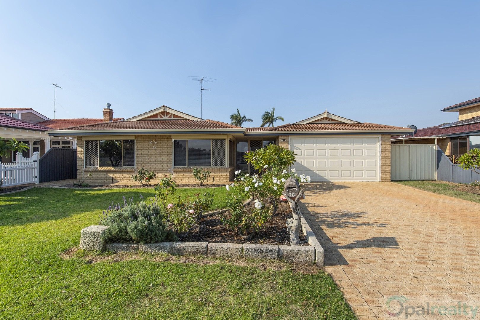 28 Donnelly Gardens, Dudley Par Property History & Address Research