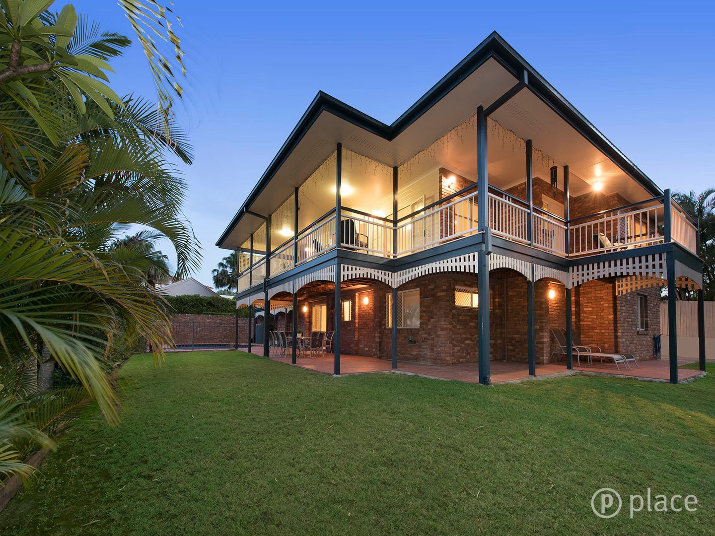 9 Barnstos Place, Carindale QLD 4152, Image 2