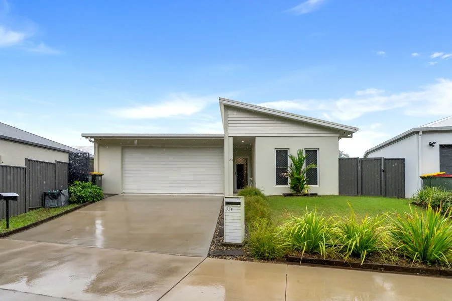 33 Monarch Avenue, Bentley Park QLD 4869