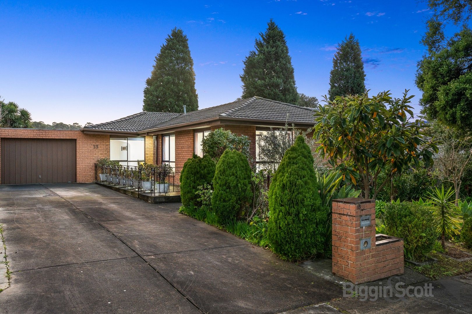 4 bedrooms House in 13 Fernbank Crescent MULGRAVE VIC, 3170