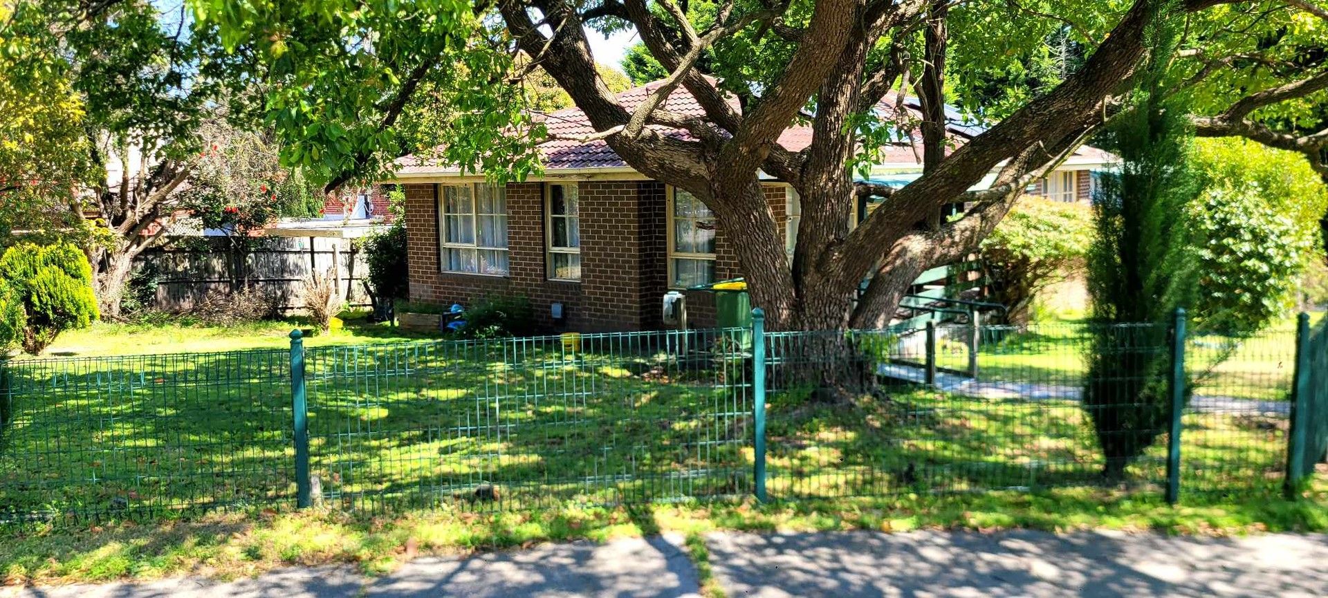 3 bedrooms House in 402 Scoresby Road FERNTREE GULLY VIC, 3156