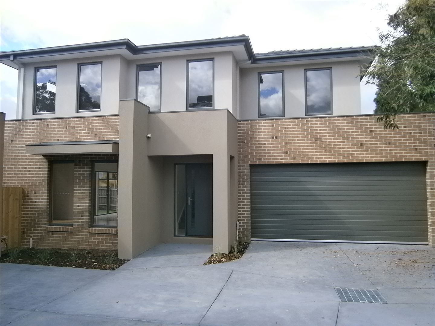 4 bedrooms Townhouse in 2/32 Kincumber Drive GLEN WAVERLEY VIC, 3150