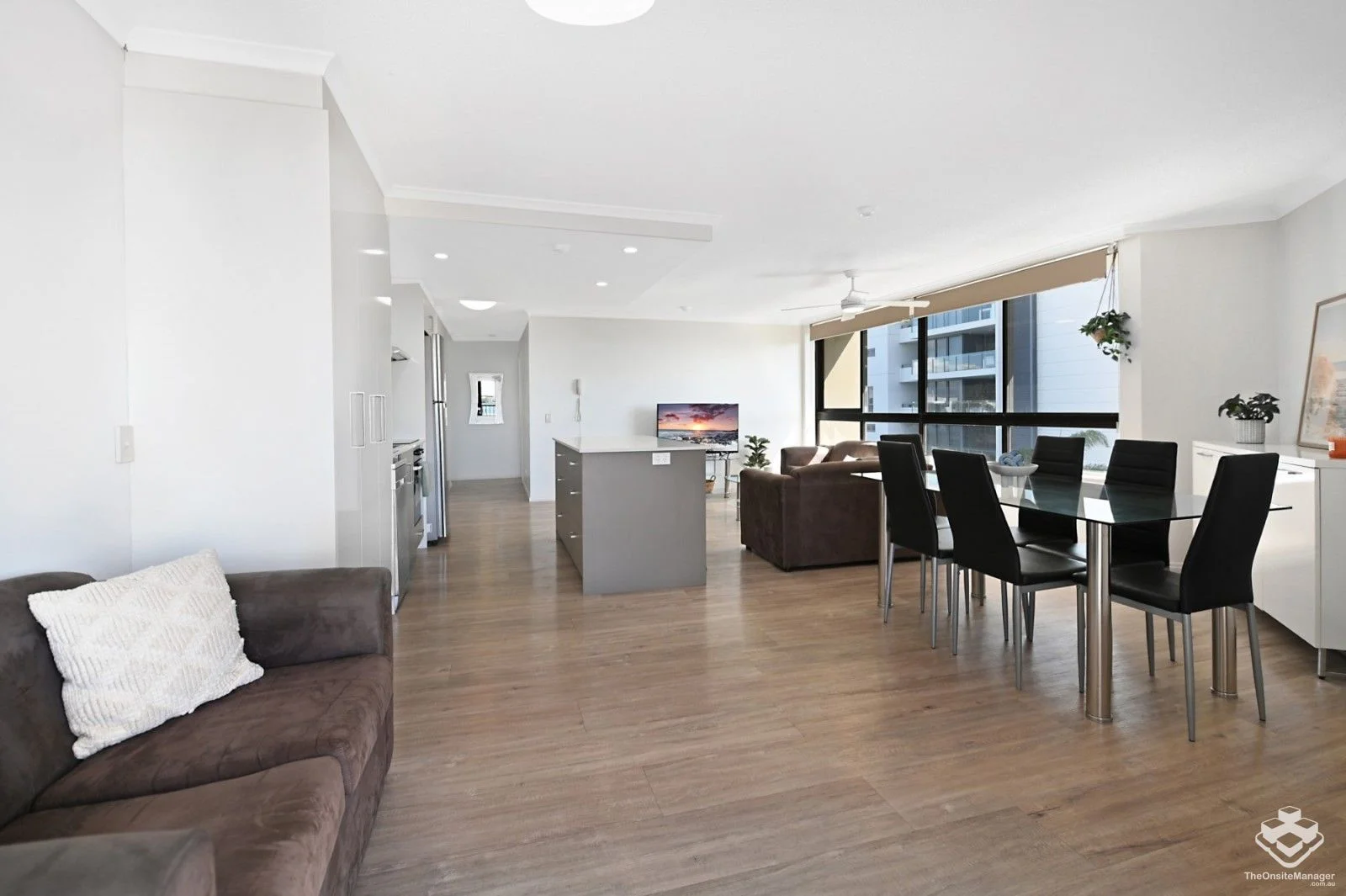 Additional image 3 of ID:21174106/114 Marine Parade, Southport QLD 4215