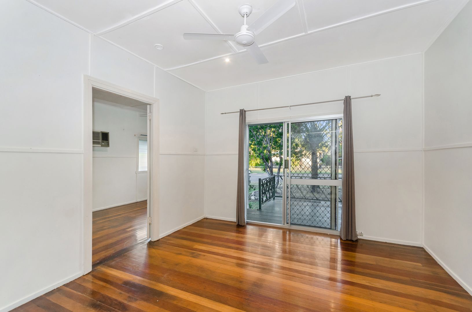 39 Montgomery Street, West End QLD 4810, Image 1