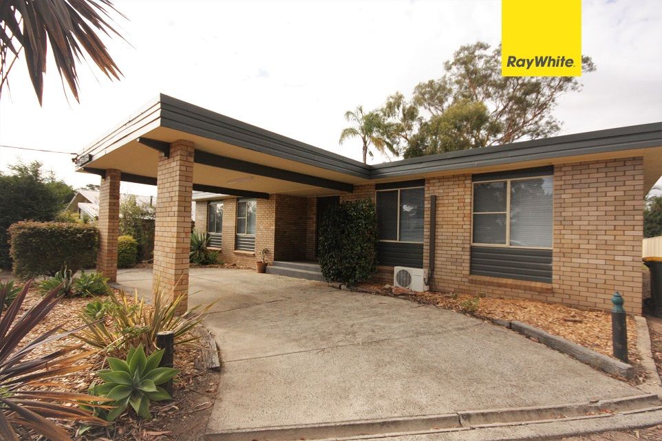 32 Thirlmere Way, Tahmoor NSW 2573