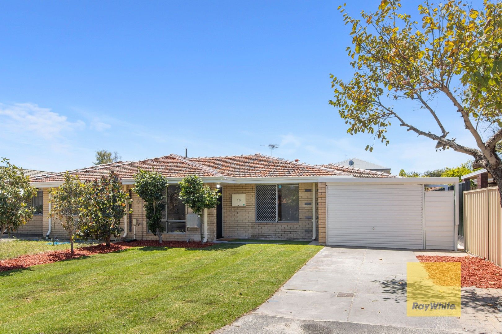 3 bedrooms Duplex in 16 Apollo Way CARLISLE WA, 6101