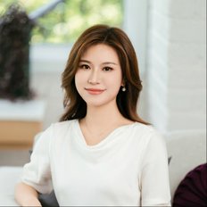 Catherine Yang Yang, Sales representative