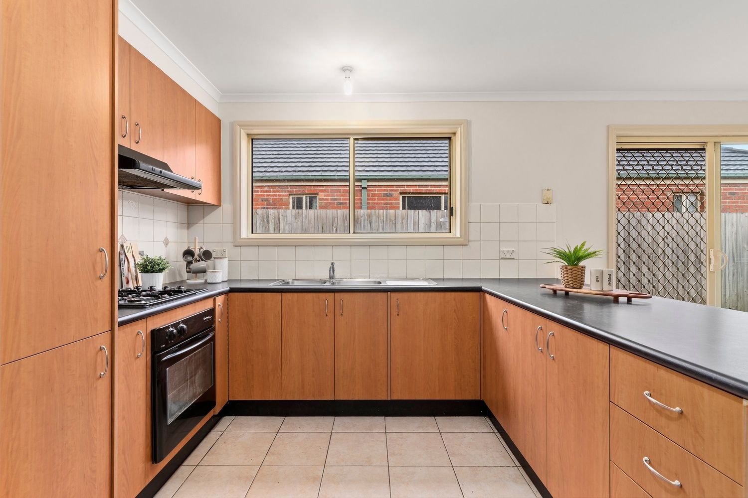 23 Nouvelle Grove, South Morang VIC 3752, Image 2