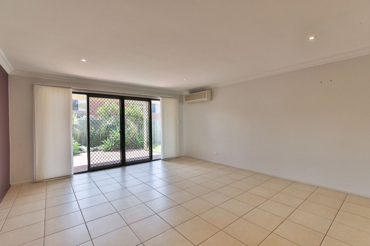 1/13 Horrocks Crescent, Kearneys Spring QLD 4350, Image 2