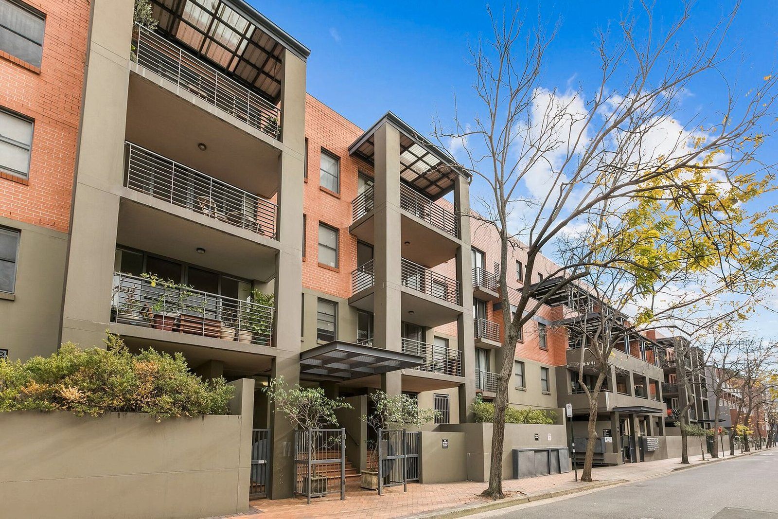 2 bedrooms Apartment / Unit / Flat in 29 & 47/10-38 Renwick Street REDFERN NSW, 2016